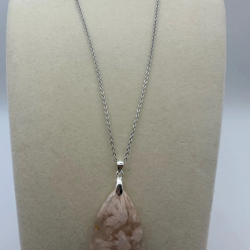 Flower Agate Teardrop Pendant Necklace - Picture 3 of 11